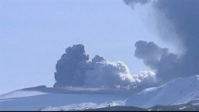 Vulkanen Eyjafjallajökull spyr ut aska