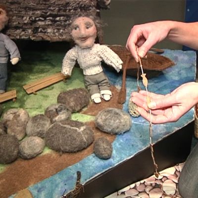 Kalajoen meriluontokeskuksen ideana on esitellä Perämerta ja sen elämää käsinkosketeltavassa muodossa. Paikalla on myös huovuttamalla tehty pienoismalli kalastajakylästä.