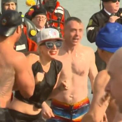 Uutisvideot: Lady Gaga pulahti hyiseen Michigan-järveen