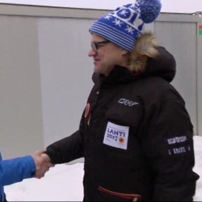 Urheilujuttuja: Pääministeri teki yllätysvierailun