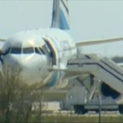 Uutisvideot: Viimeiset panttivangit poistuivat Egyptairin koneesta
