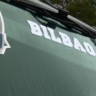 Kauas on pitkä matka. Ihan joka bussin etulasissa ei ole suuntana Bilbao, vaikka Espanjaan matkustaakin näinä päivinä ennätysmäärä koripallokannattajia.