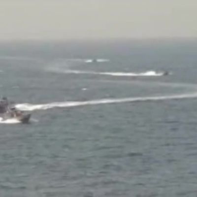 Uutisvideot: Iranin partioveneet hätyyttivät Yhdysvaltain ohjushävittäjää