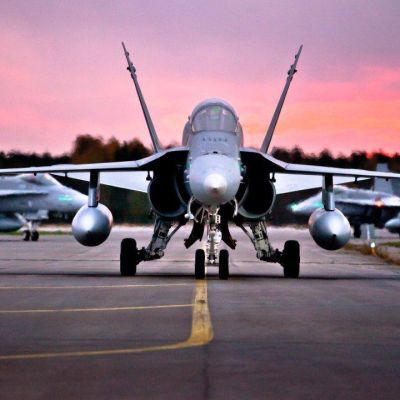 Ruskaan osallistuu mm. 30 Hornet-monitoimihävittäjää.