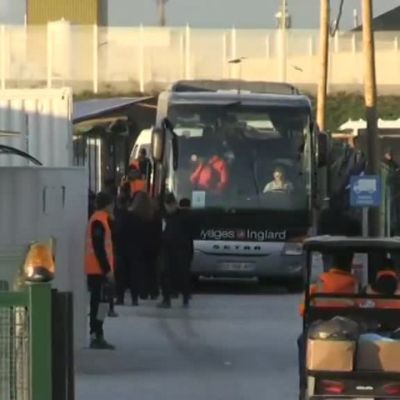 Uutisvideot: Pakolaislapsia siirrettiin Calais'n leiriltä