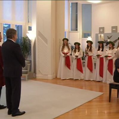 Uutisvideot: Presidenttipari vastaanottaa joulutervehdykset Mäntyniemessä