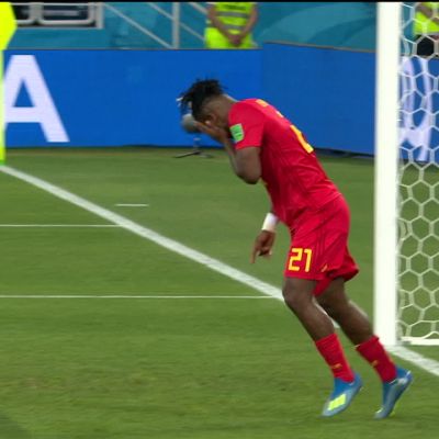 Batshuayi juhli maalia – potkaisi itseään pallolla päähän