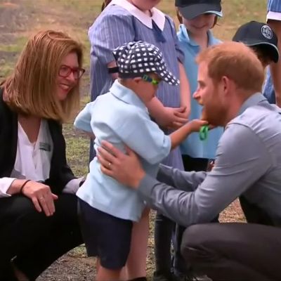 Harry ja Meghan ihastuttivat Australiassa – pikkupoika ei olisi malttanut päästää irti prinssistä