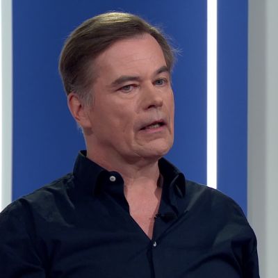 Näyttelijä Carl-Kristian Rundman kertoo miten muumit saivat erikieliset äänensä Muumilaako-sarjassa