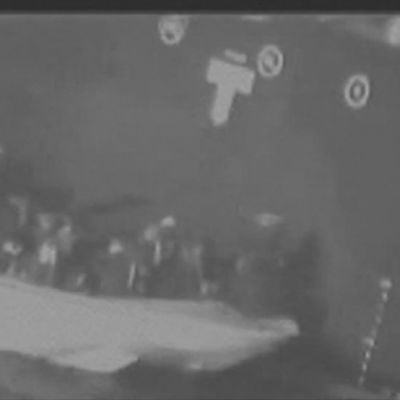 Yhdysvaltain video: Iranin armeija hakee miinan pois aluksen rungosta