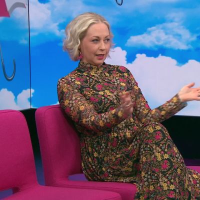 Koomikko Krisse Salminen stand up -keikkojen yleisöstä: Miehet odottaa "punchlinea", naiset kikattaa koko ajan