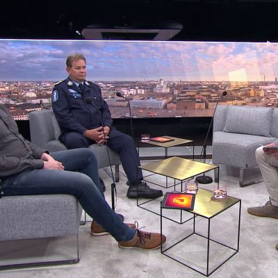 Miten median ja poliisin suhde toimii?