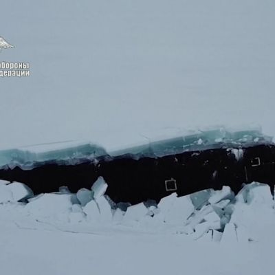 Venäjän sukellusveneet nousivat pintaan arktisella alueella