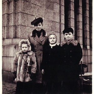 Fred Negendanck äitinsä ja sisarustensa kanssa vuonna 1948.