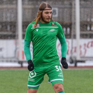 Tuukka Andberg tillför lite ligarutin i EIF. EIF:s Tuukka Andberg med bollen i fötterna.