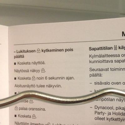 Käyttöohje jääkaapissa.