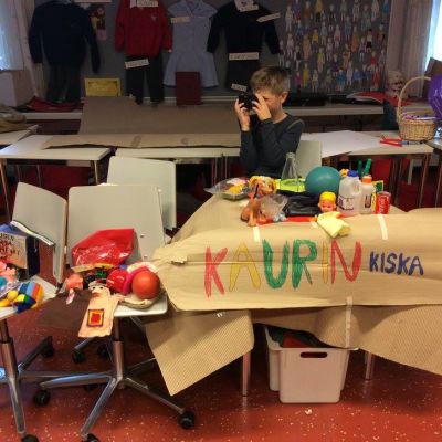Redlotin kuvitteellisen yhteiskunnan kauppa.