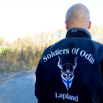 Marko Mäki Odinin sotureiden katupartiosta.
