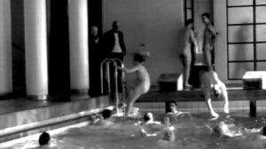 Kansanedustajia uima-altaassa (1948).