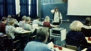 Maantiedon tunti Tampereen yhteiskoulussa. Maantiedon tunti Tampereen normaalikoulussa