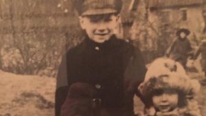 Magnus Bratten som liten pojke. Magnus Bratten (som liten på bilden) var spion i Finland på 1950-talet.