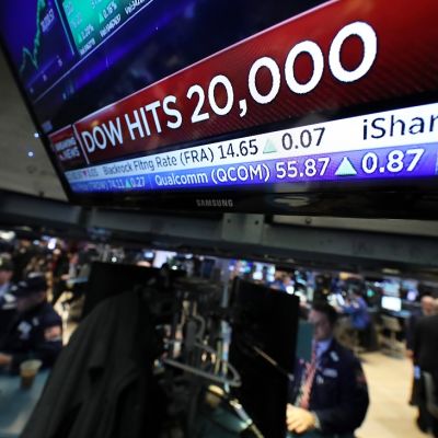 New Yorkin pörssi 25. tammikuuta 2017. Dow Jones -teollisuusindeksi kohosi ennätyslukemiin yli 20 000 pisteen rajan.
