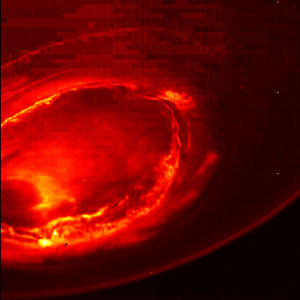 Lämpökuvassa näkyviä revontulia Jupiterissa.