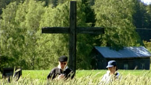 Pyhän Henrikin muistoristi Repolassa.