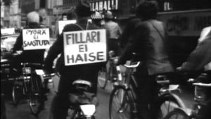 Polkupyöräilijöidne mielenosoitus Helsingissä 1971.