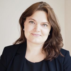 Heidi Harju-Luukkainen är professor i pedagogik och har tildigare fungerat som ordförande i Månsas privata lekskolas styrelse. Porträtt av Heidi Harju-Luukkainen.