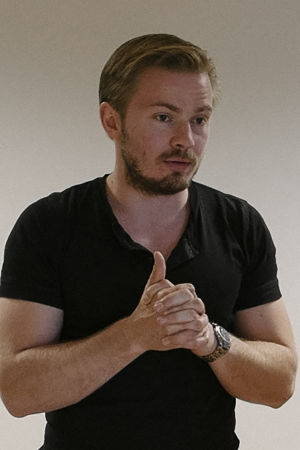 Stefan Sjöholm är Finlands enda tesommelier. Stefan Sjöholm är tesommelier.