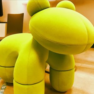 Instagramin Kelvin pikakäsittelyllä käsitelty Eero Aarnion Pony-tuoli