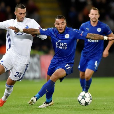 FC Kööpenhaminan Youssef Toutouh ja Leicesterin Danny Simpson Mestarien liigan ottelussa.