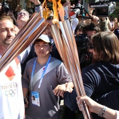 Hollywood-tähti Gerard Butler mainosti Tokion olympialaisia maaliskuussa ennen globaalin koronakriisin kärjistymistä. Tokion olympialaisten ympärille on luotu valtava hype, mutta itse kisoja saadaan odottaa ensi vuoteen.