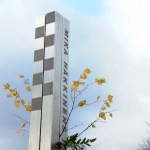En bild på Mika Häkkinens monument