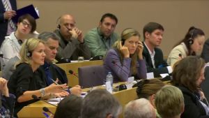 EU-parlamentin kuulemistilaisuus syyskuussa 2016, jossa Panama-komitea kuunteli vuotoa tutkineita eurooppalaisia toimittajia. Mukana myös Ylen Minna Knus-Galán. EU-parlamentin Panama-komitea kuuntelee useita eurooppalaisia toimittajia Panaman papereista