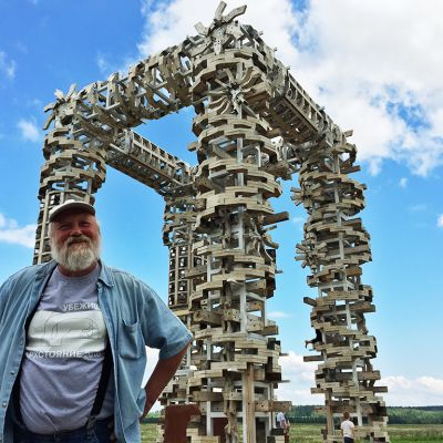 Nikolai Polliski ja Valkoinen portti -teos.