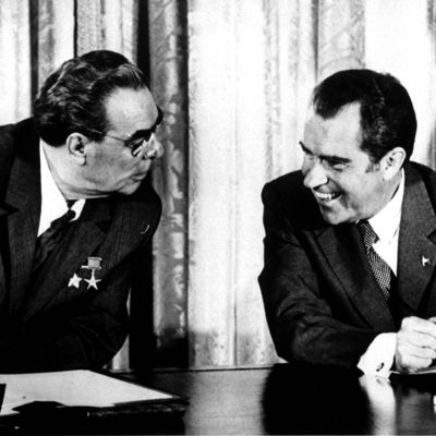 Neuvostoliiton kommunistisen puolueen pääsihteerin Leonid Brezhnevin virallinen vierailu Yhdysvaltoihin 21.6.1973. Leonid Brezhnev ja Yhdysvaltojen presidentti Richard Nixon allekirjoitettuaan ydinasesopimuksen. 