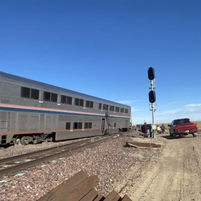 Ett tåg som har spårat ur i Montana, USA. 