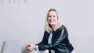 Finnairs hållbarhetschef Anne Larilahti är inte förtjust i tanken på flygskatt. Anne Larilahti