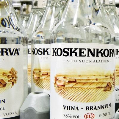 Koskenkorvapulloja Alkon hyllyllä