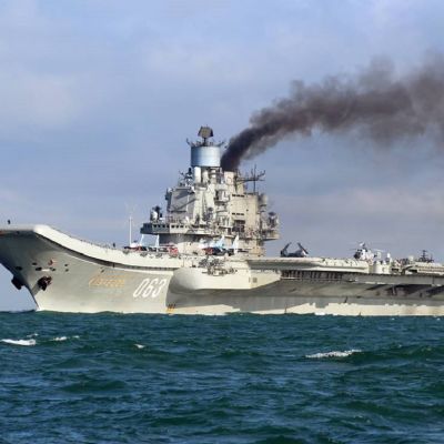 Kuvassa lentotukialus Amiraali Kuznetsov.