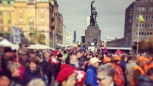 Privat bild Camilla Forsén-Ström. 10 000 personer har samlats på torget.