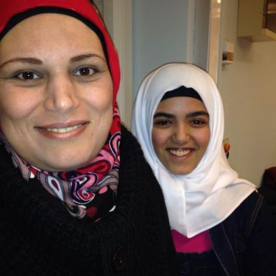 - Vi hörde i Syrien att Sverige välkomnar alla, säger Manar Mihawsh, här med sin dotter Aya.