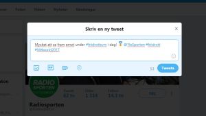 Det lönar sig att använda olika hashtaggar på Twitter. Då kopplas dina tweetar till diskussionen som förs på Twitter. Skriv flera taggar eller "hashtags" till din tweet.