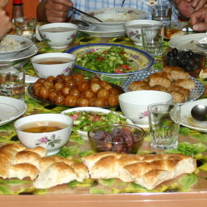 Ramadanin iftar-ateria Koillis-Turkissa, AYderin ylängöllä.