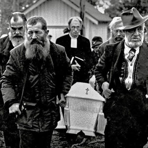 Legendaarisen kullankaivaja Pellervo Kankaisen hautajaiset.