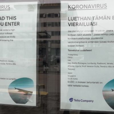 Ilmoituslappu Telian konttorin ovessa Jyväskylässä.