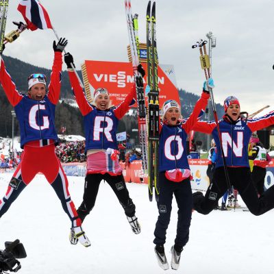 Norjan naisten viestijoukkue Val di Fiemmessä.