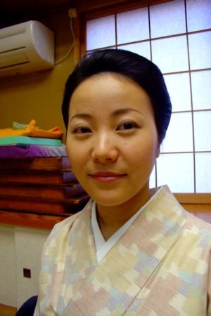 Kozue stortrivs med livet som geisha. Kozue stortrivs med livet som geisha.